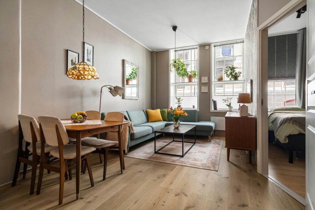 How to Use Mirrors to Brighten Up Any Room